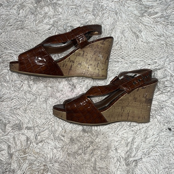 Leather patterned wedge heels - Picture 4 of 8